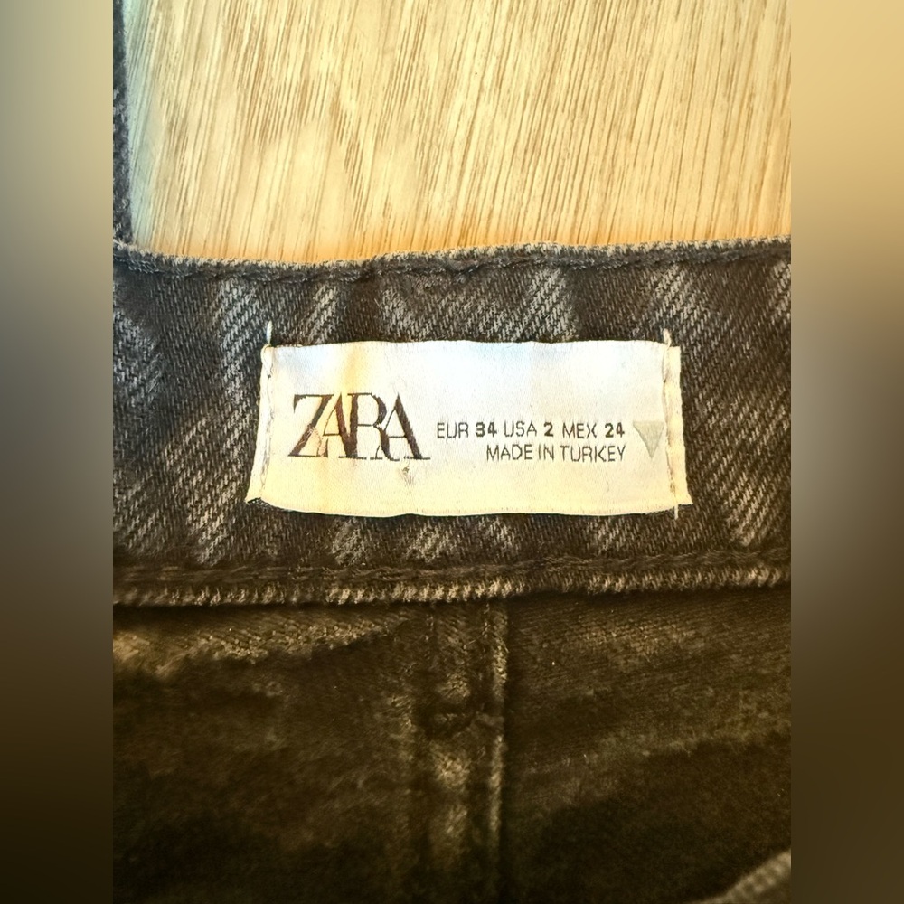 ZARA Black High Rise Wide Leg Jeans | Raw Hem | Size 2 🖤 - Picture 3 of 6